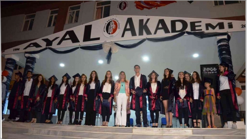 AYVALIK ANADOLU LİSESİ 17. MEZUNLARINI VERDİ