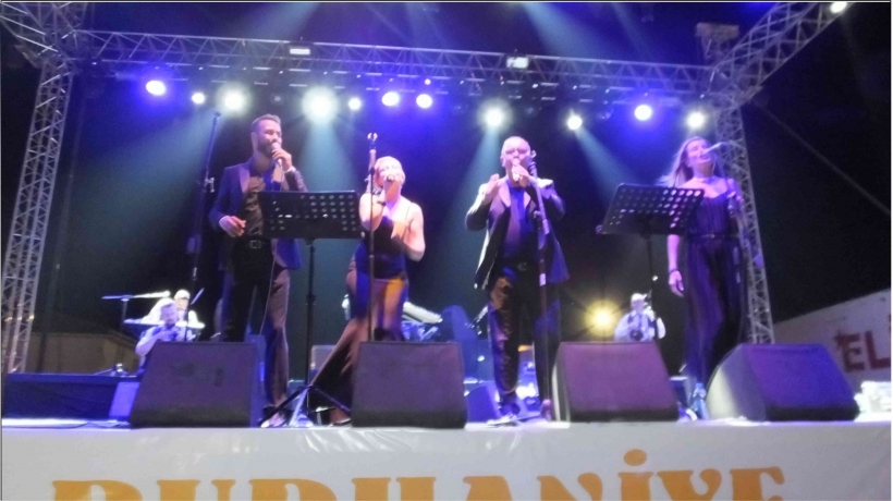 BURHANİYE&rsquo;DE FESTİVAL GRUP ALATURKA BAND KONSERİ İLE NOKTALANDI