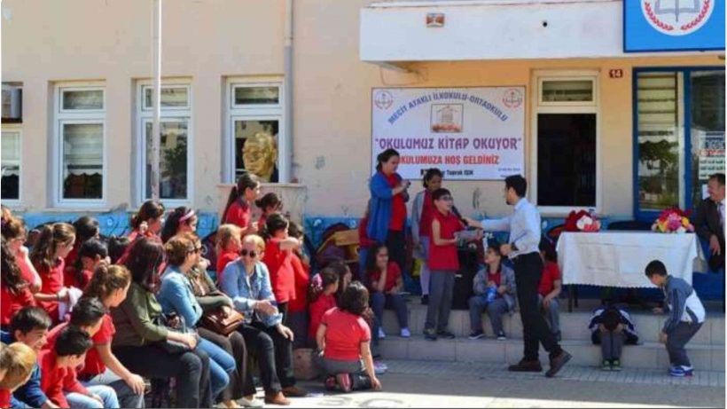 AYVALIK&rsquo;TA &ldquo;OKULUMUZ KİTAP OKUYOR&rdquo; PROJESİ HAYATA GE&Ccedil;İRİLDİ