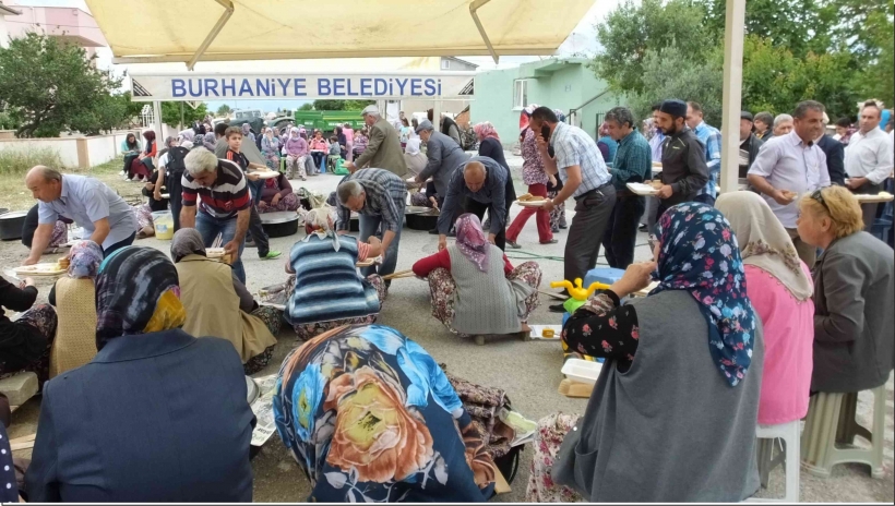 BURHANİYE&rsquo;DE H&Uuml;RRİYET MAHALLESİNDE HAYIR COŞKUSU