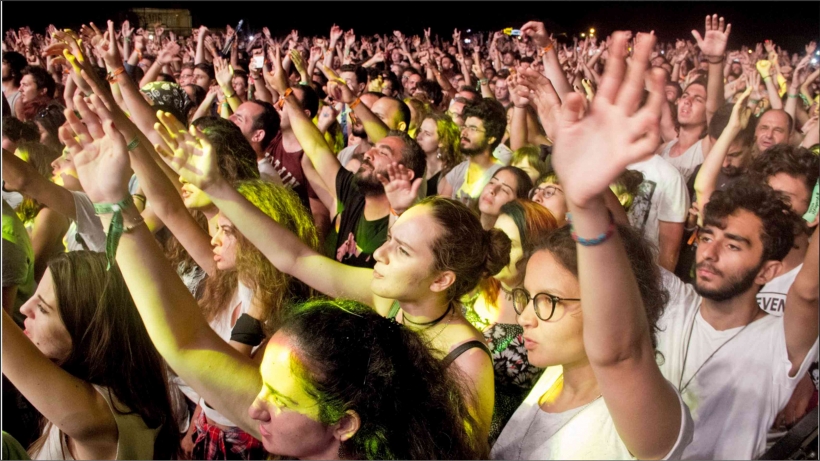 ROCK&Ccedil;I GEN&Ccedil;LER T&Uuml;RK&Uuml;LERLE COŞTU