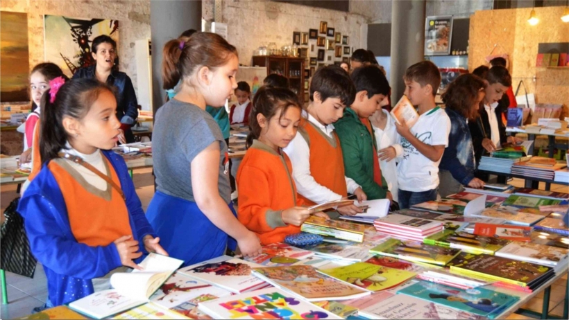 AYVALIKLI &Ccedil;OCUKLARIN KİTAP ŞENLİĞİ COŞKUSU