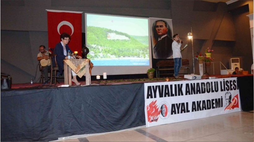 AYVALIK ANADOLU LİSESİNDEN ŞİİR DİNLETİSİ