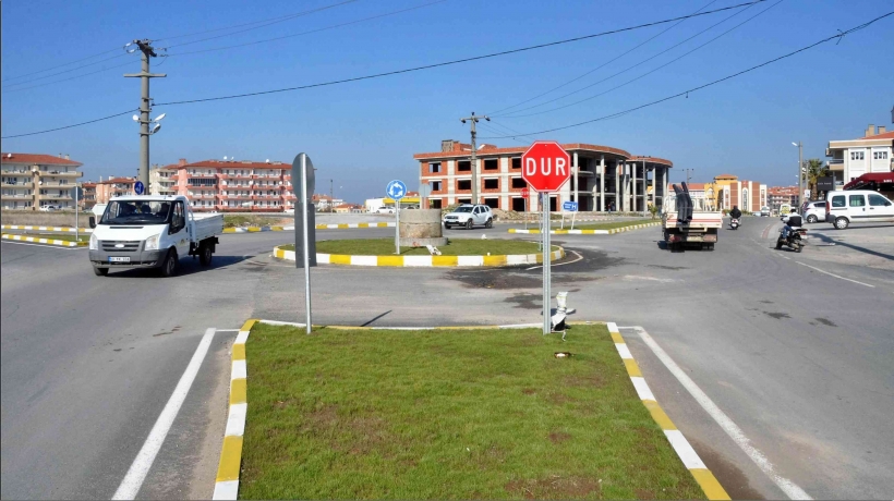 AYVALIK BELEDİYESİ KADINLAR G&Uuml;N&Uuml;NDE BARIŞ HEYKELİ A&Ccedil;ACAK, FİDAN DİKECEK.