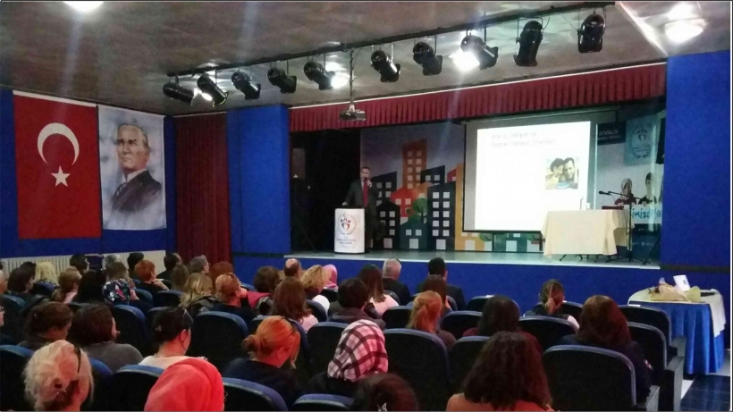 AYVALIK&rsquo;TA "AİLE İ&Ccedil;İ SAĞLIKLI İLETİŞİM" KONULU KONFERANS