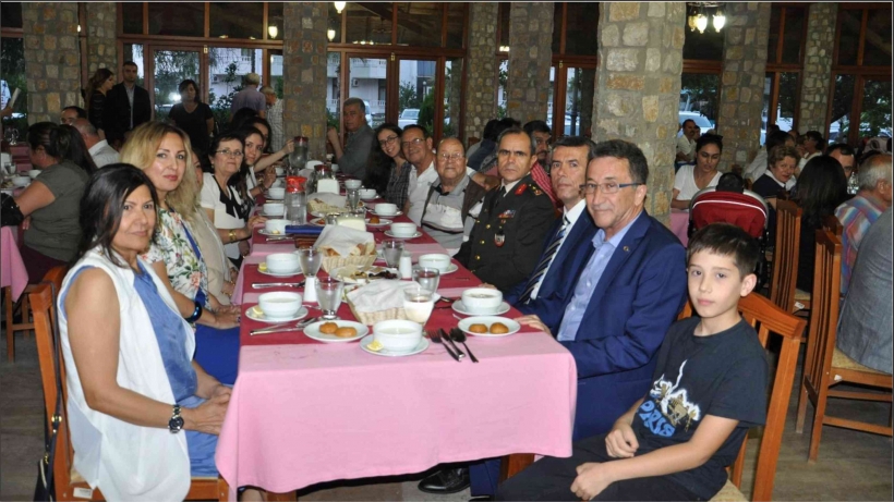 EDREMİT BELEDİYESİ&rsquo;NDEN ŞEHİT AİLELERİ VE GAZİLERE İFTAR