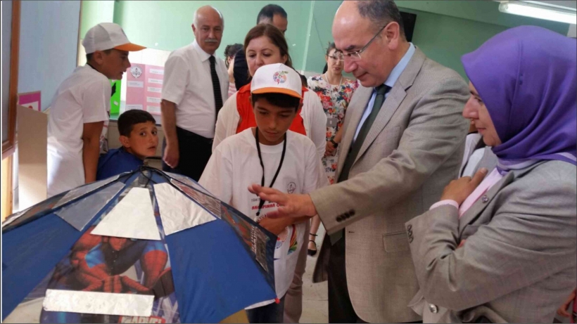 AYVALIK&rsquo;TA T&Uuml;BİTAK FUARI İLK KEZ BİR K&Ouml;Y OKULUNDA A&Ccedil;ILDI