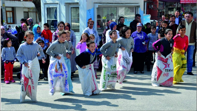 EDREMİT&rsquo;TE NEVRUZ KUTLAMALARI..