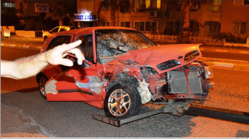 OTOMOBİL PANELVANLA &Ccedil;ARPIŞTI: 1&rsquo;İ BEBEK 3 KİŞİ YARALI