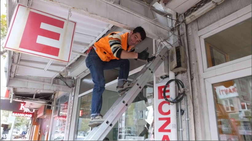 BURHANİYE'DE ELEKTRİK ŞEBEKESİ YER ALTINA ALINIYOR