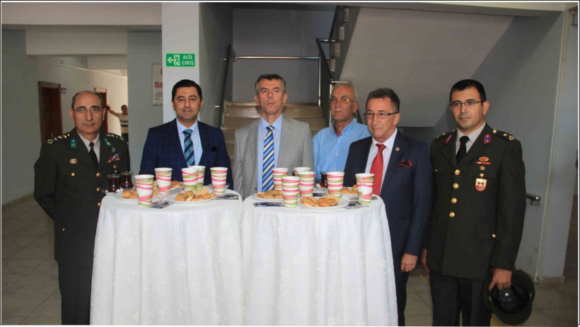 EDREMİT&rsquo;TE RESMİ BAYRAMLAŞMA YAPILDI