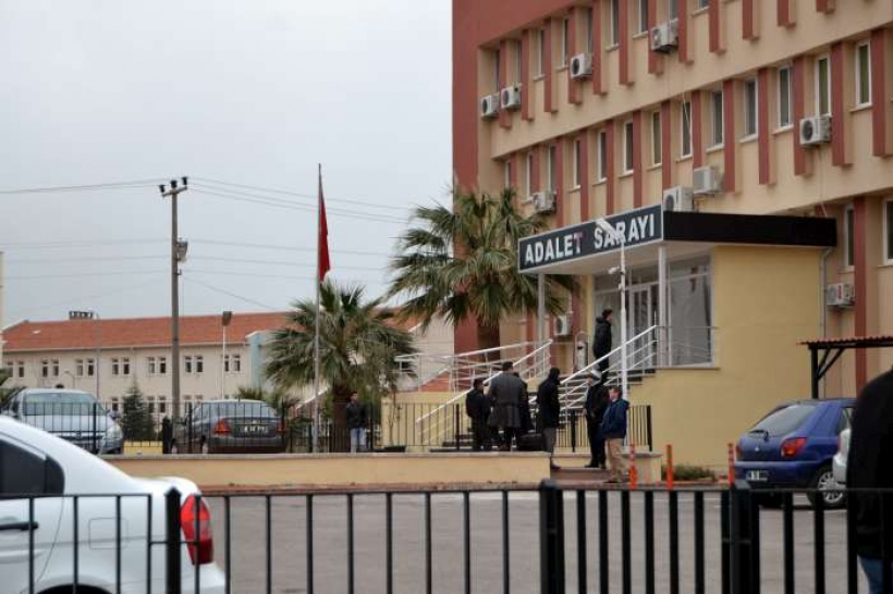 AYVALIK ADLİYE SARAYINDA BOMBA PANİĞİ