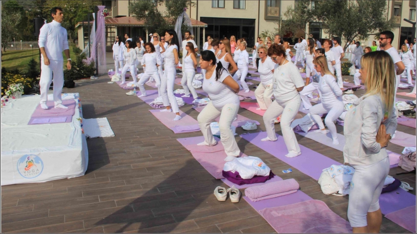EDREMİT'TE YOGA FESTİVALİ