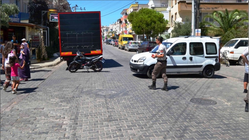 AYVALIK&rsquo;TA TRAFİK KAZASI: 2 YARALI