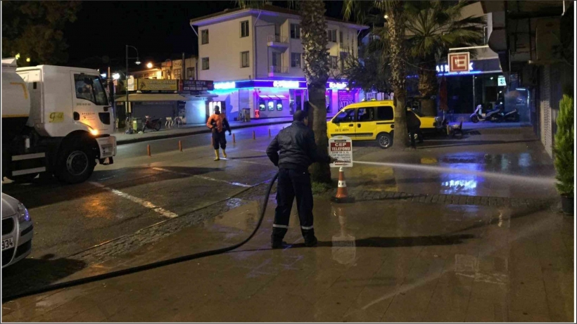 MEYDAN, CADDE VE SOKAKLAR YIKANIYOR