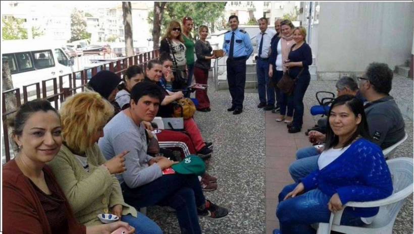 AYVALIK&rsquo;TA ENGELLİLERDEN POLİSE ANLAMLI ZİYARET
