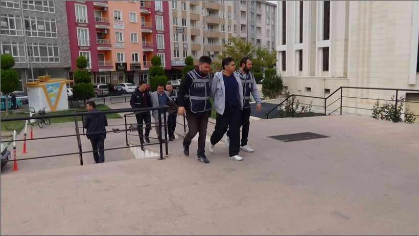 FET&Ouml;/PDY SORUŞTURMASINDA İKİ POLİS TUTUKLANDI