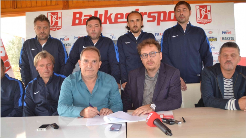 AYVALIK H&Uuml;SN&Uuml; UĞURAL STADYUMUNDA TRİB&Uuml;NLER YENİLENİYOR