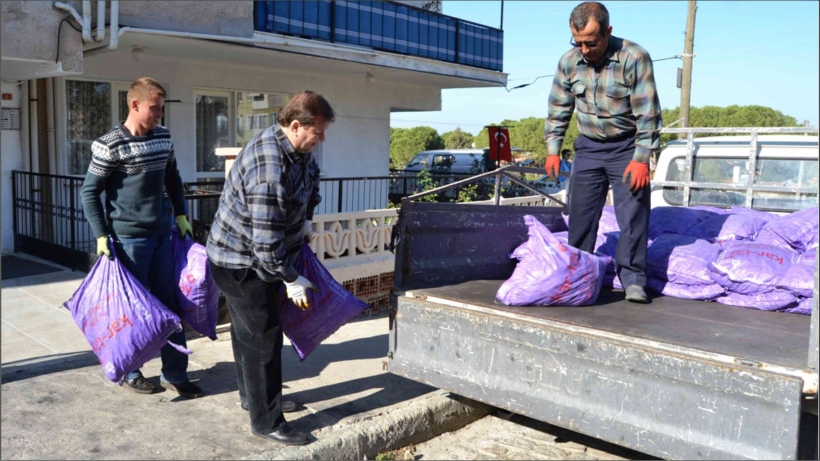 AYVALIK ŞEFKAT EVLERİ&rsquo;NDEN İHTİYA&Ccedil; SAHİPLERİNE K&Ouml;M&Uuml;R YARDIMI