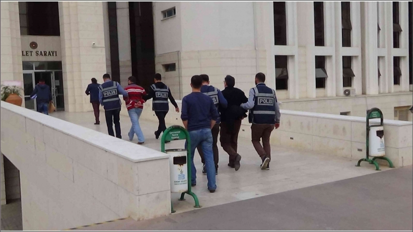 FET&Ouml; OPERASYONUNDA 6 POLİS VE 1 AVUKAT TUTUKLANDI