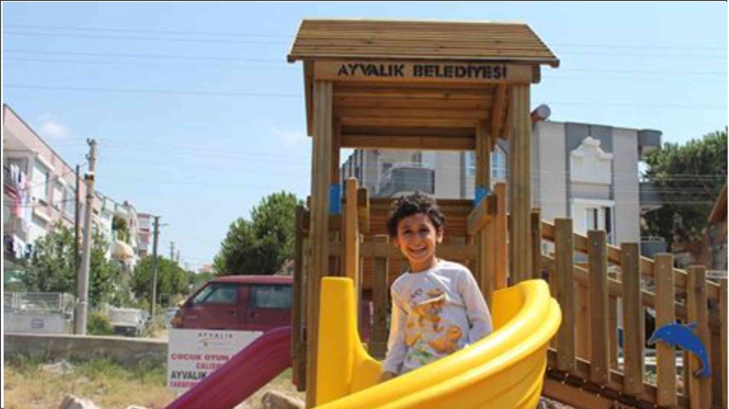 AYVALIK, RENG&Acirc;RENK OYUN PARKLARIYLA S&Uuml;SLENİYOR