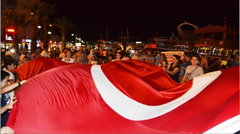 AYVALIK&rsquo;TA VATAN VE DEMOKRASİ N&Ouml;BETİ DEVAM EDİYOR