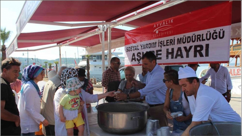 AYVALIK BELEDİYESİ&rsquo;NDEN GELENEKSEL AŞURE İKRAMI