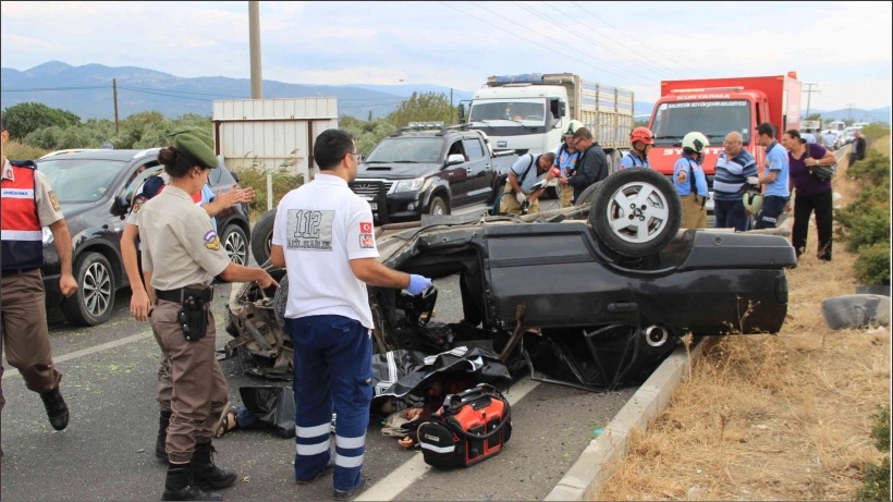 BURHANİYE'DE KAZADA CAN PAZARI: 1 &Ouml;L&Uuml;, 3 YARALI