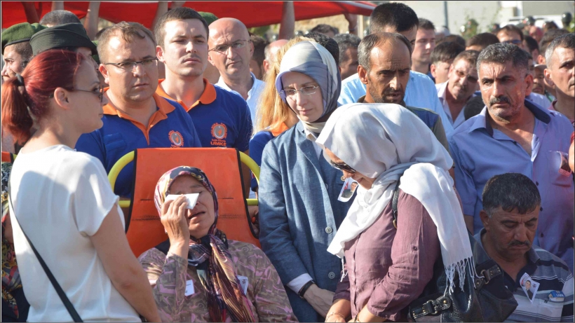 BALIKESİR ŞEHİDİNE AĞLADI