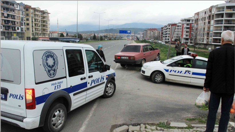 POLİSTEN KA&Ccedil;ARKEN KAZA YAPTILAR