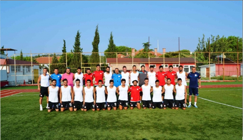 AYVALIKG&Uuml;C&Uuml; BELEDİYESPOR ŞAMPİYONLUK İ&Ccedil;İN SAHAYA İNDİ