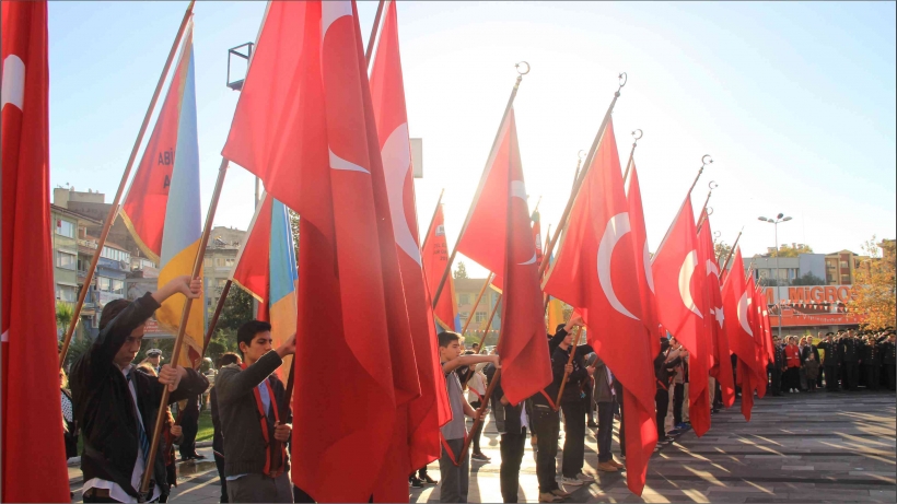 EDREMİT'TE 10 KASIM ATAT&Uuml;RK'&Uuml; ANMA T&Ouml;RENİ