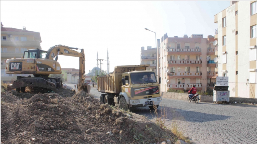 AYVALIK BELEDİYESİ FEN İŞLERİ M&Uuml;D&Uuml;RL&Uuml;Ğ&Uuml;&rsquo;NDEN 150 EVLER MAHALLESİ&rsquo;NDE &Ccedil;OK AMA&Ccedil;LI &Ccedil;ALIŞMA