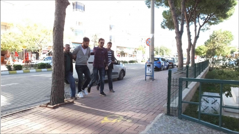 TELEFON DOLANDIRICISI PARAYA TESLİM ALIRKEN YAKALANDI