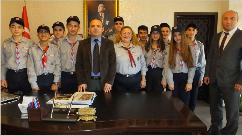 BURHANİYELİ İZCİLER KAYMAKAM &Ouml;NER&rsquo;İ ZİYARET ETTİ