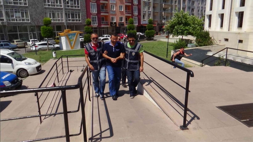 EDREMİT'TE FET&Ouml; OPERASYONU: 1 G&Ouml;ZALTI