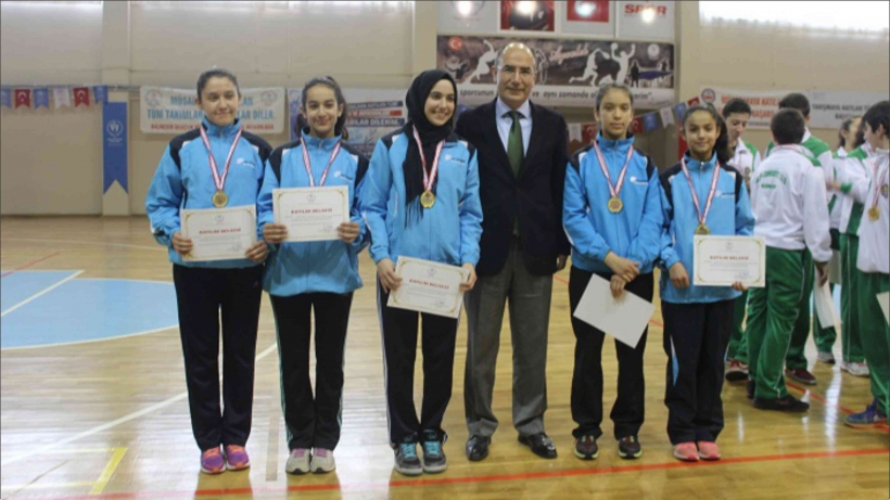 YILDIZLAR &Ouml;D&Uuml;LLERİNİ ALDILAR