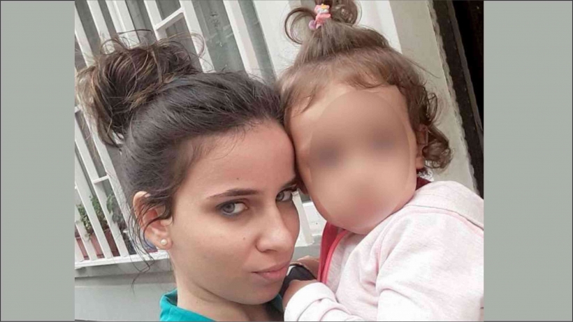 &Ccedil;OCUĞUNUN G&Ouml;ZLERİ &Ouml;N&Uuml;NDE &Ouml;LD&Uuml;R&Uuml;LEN GEN&Ccedil; ANNE SON YOLCULUĞUNA UĞURLANDI
