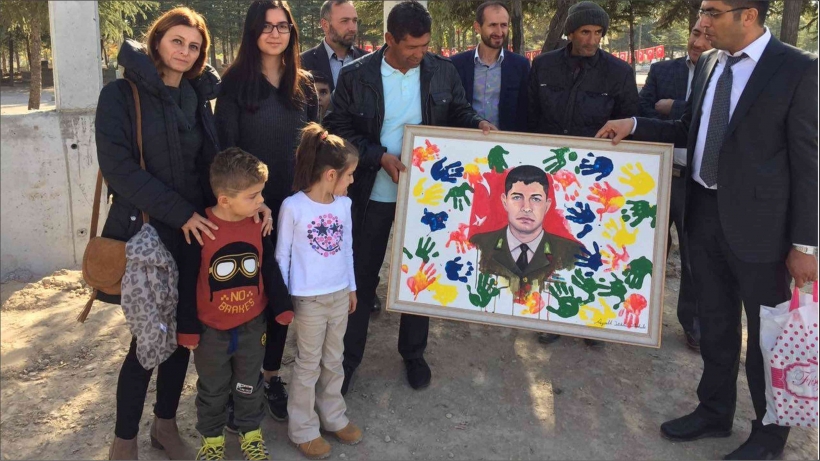 BALIKESİRLİ MİNİKLERDEN ŞEHİT AİLESİNE VEFA