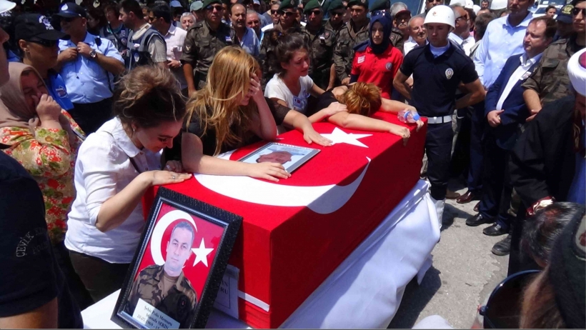 ŞEHİT POLİS MEMURU MUSTAFA SERİN DOĞUM G&Uuml;N&Uuml;NDE TOPRAĞA VERİLDİ