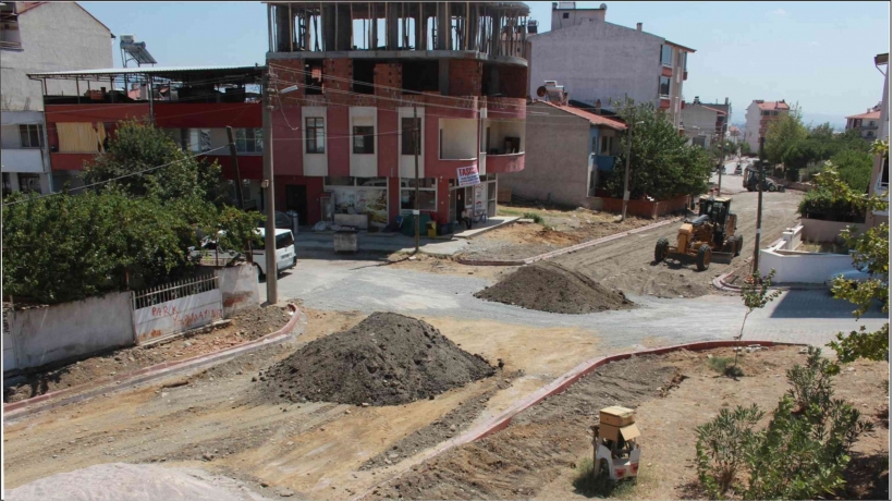 EDREMİT&rsquo;İN ESKİ CADDE VE SOKAKLARI YENİLENİYOR