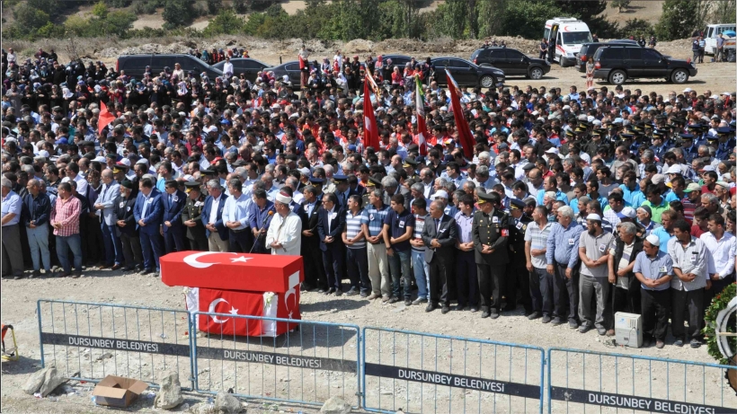 ŞEHİT ANNESİ: "OĞLUMUN SİLAHINI VERİN BANA, BEN DE SAVAŞIRIM"
