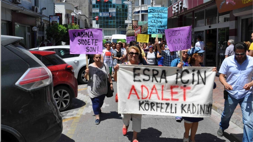 CHP EDREMİT KADIN KOLLARI&rsquo;NDAN &ldquo;KADINA ŞİDDETE HAYIR&rdquo; BASIN A&Ccedil;IKLAMASI