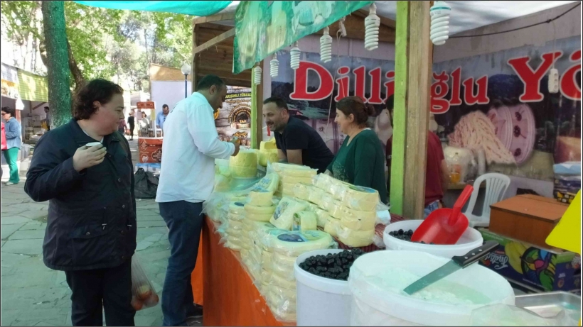 BURHANİYE&rsquo;DE Y&Ouml;RESEL &Uuml;R&Uuml;NLER PAZARI KURULDU