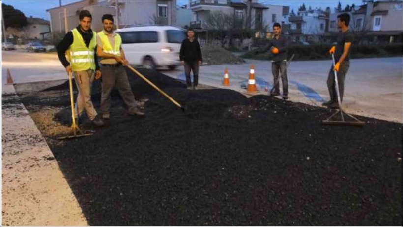 BURHANİYE&rsquo;DE BASKİ ASFALT TAMİRİNE BAŞLADI