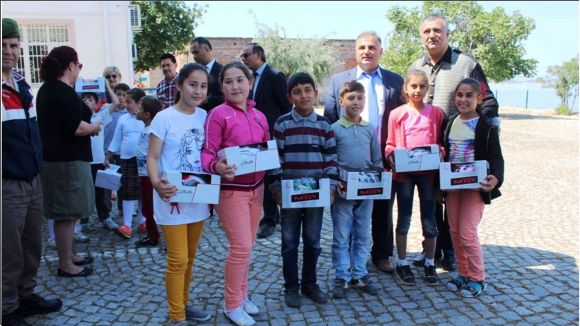 ASTED&rsquo;TEN &Ouml;ĞRENCİLERE KASK DAĞITIMI