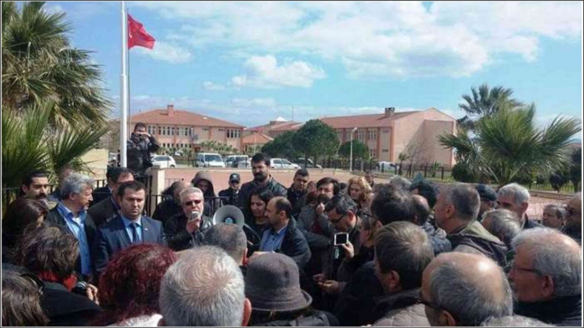 AYVALIK&rsquo;TA EĞİTİM-SEN ve EMEK PARTİLİ Y&Ouml;NETİCİLERİNİN &ldquo;ERDOĞAN&rsquo;A HAKARET&rdquo; YARGILAMASI BAŞLADI
