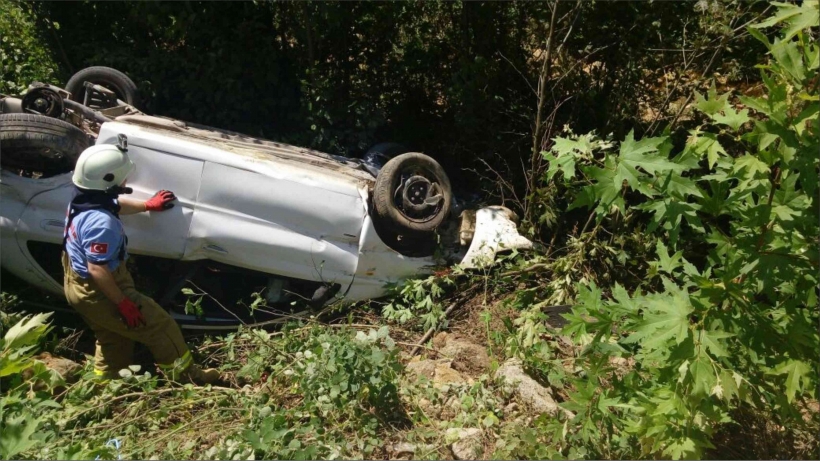 EDREMİT-BALIKESİR KARAYOLUNDA KAZA: 1 &Ouml;L&Uuml;, 3 YARALI