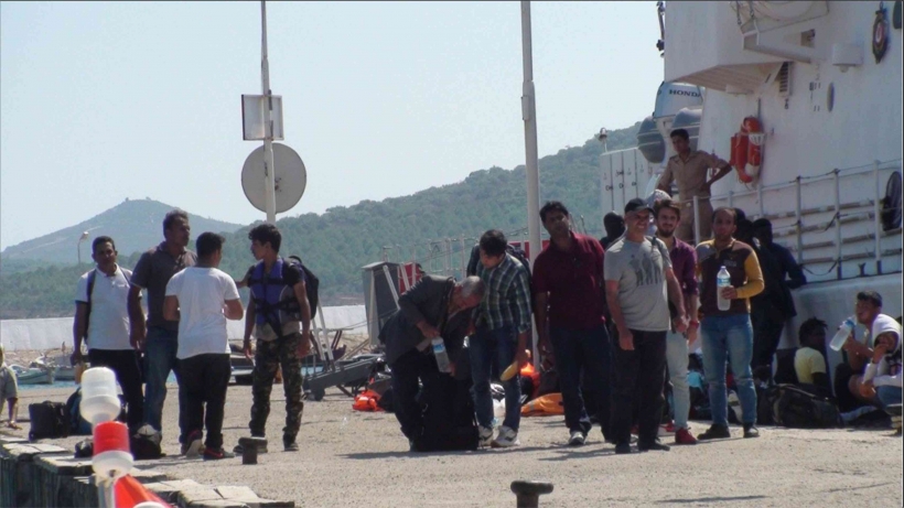 AYVALIK'TA 45 KA&Ccedil;AK G&Ouml;&Ccedil;MEN YAKALANDI