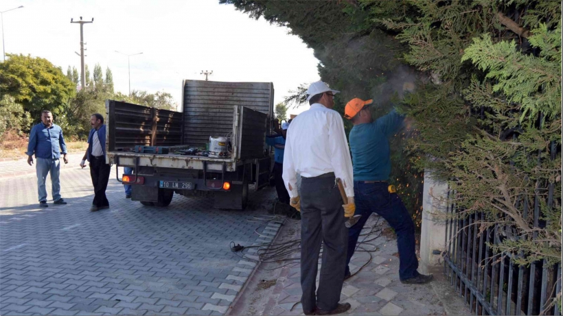 800 BİN LİRALIK LÜKS DUBLEKSLERİN İSTİNAT DUVARLARI KAÇAK ÇIKTI